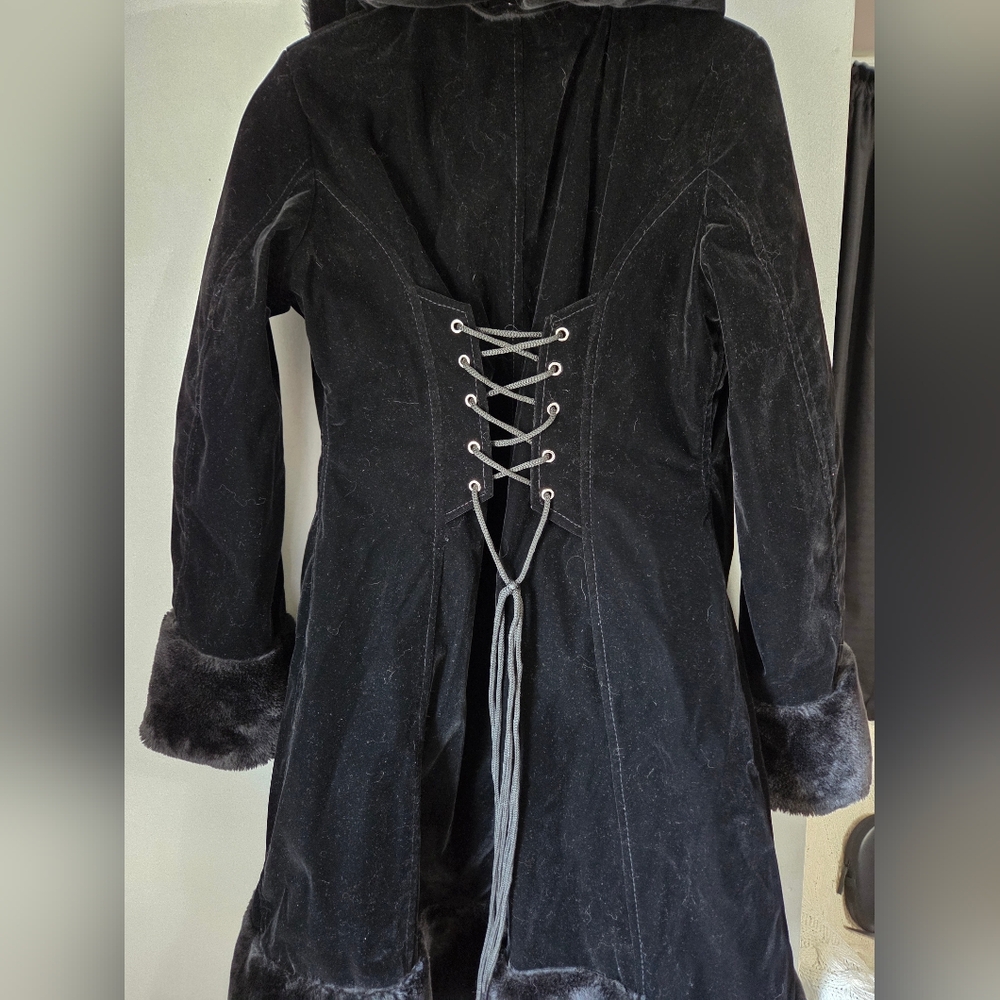 Dracula Clothing Velvet Thick Winter Coat - Picture 3 of 13